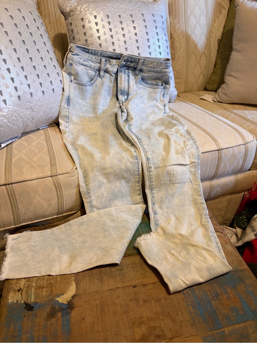 American Eagle Outfitters Pale Blue Skinny Jeans with Frayed Hem